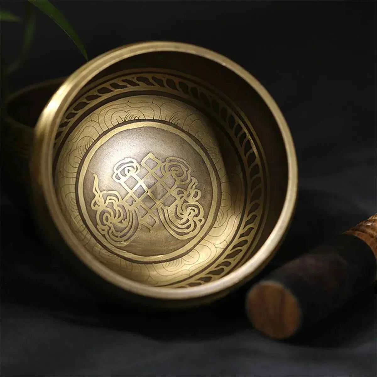 Bol chantant doré décoré de motifs traditionnels pour méditation et relaxation