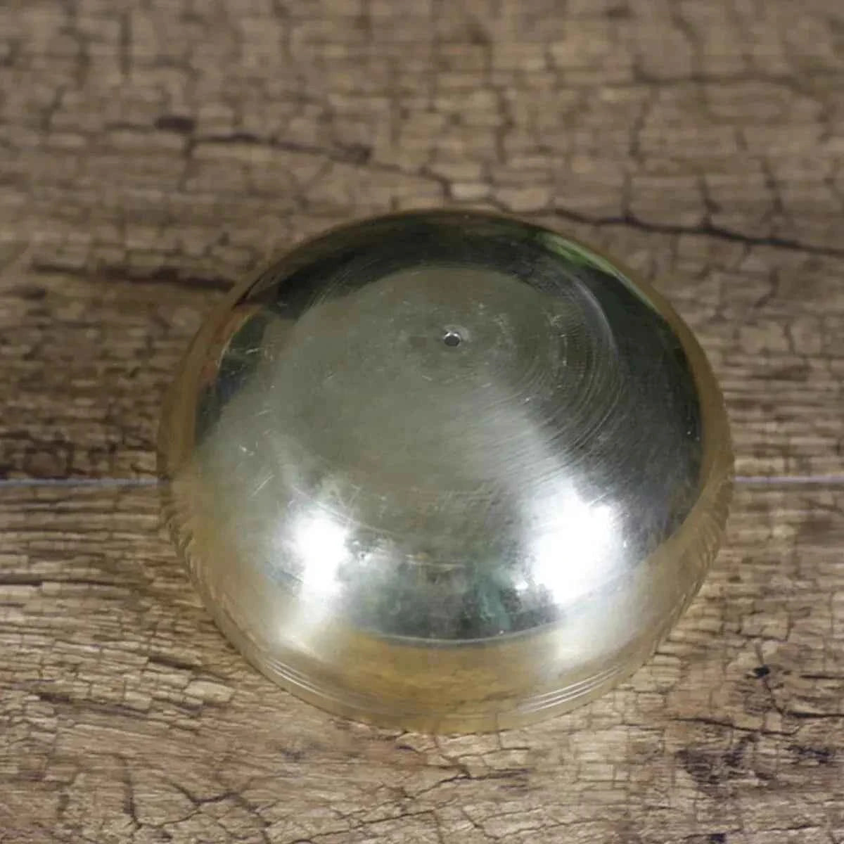 Bol chantant tibétain authentique en métal poli, idéal pour la méditation et le bien-être