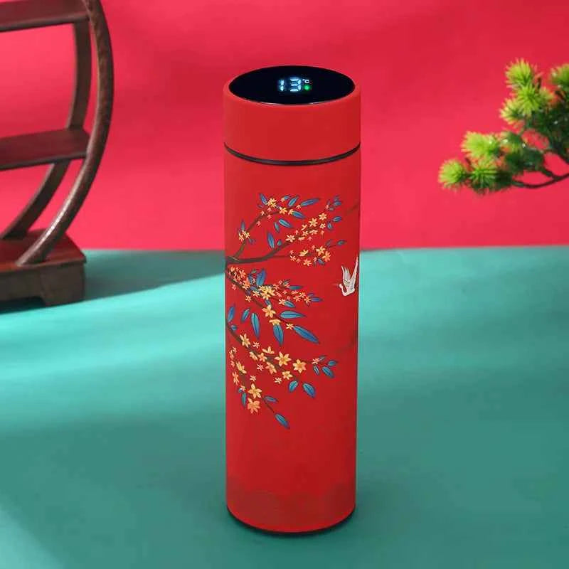 Bouteille isotherme intelligente design traditionnel avec motifs floraux sur fond rouge