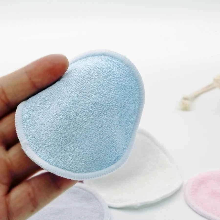 Disques démaquillants réutilisables en microfibre douillette avec différentes couleurs pour un démaquillage écologique