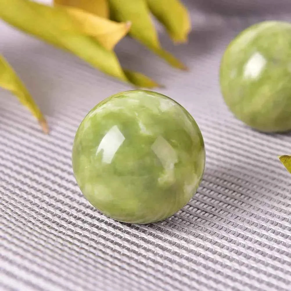 Boules de jade bien-être vertes pour massage et relaxation, idéales pour la peau et le bien-être