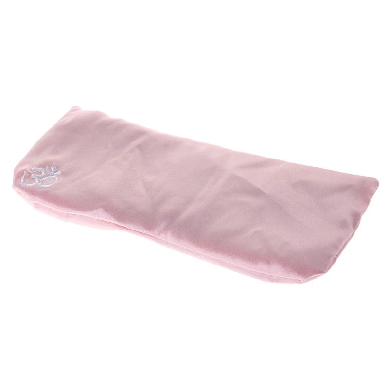 Masque de relaxation yoga rose, idéal pour apaiser et détendre durant les séances de yoga