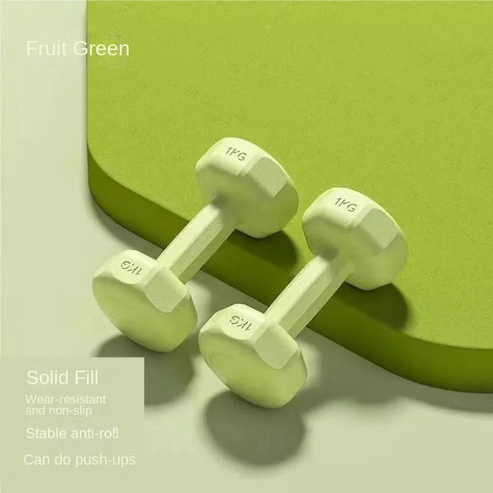 Petits haltères colorés en vert avec remplissage solide et finition résistante à l'usure