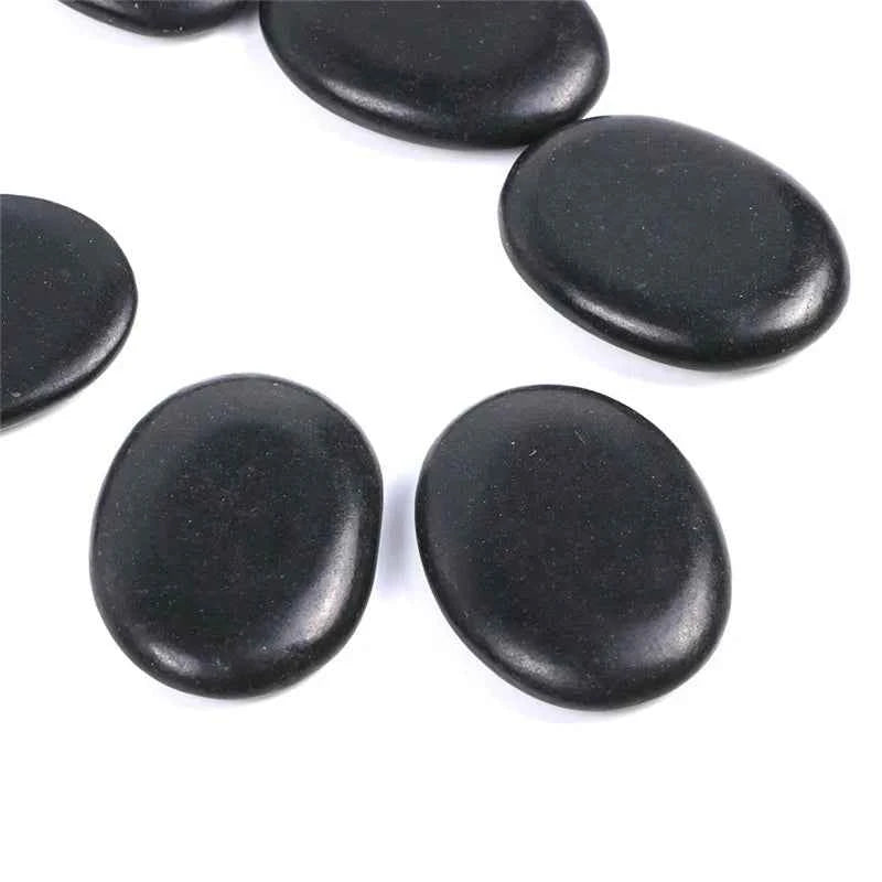 Pierres de massage énergétique en pierre noire, idéales pour relaxer et apaiser le corps