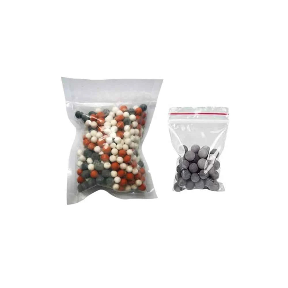 Boule de bain et sachets de perles colorées pour un pommeau de douche spa relaxant