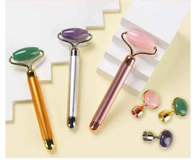 Trois rouleaux de massage en jade vibrant avec différentes pierres et couleurs pour le soin du visage