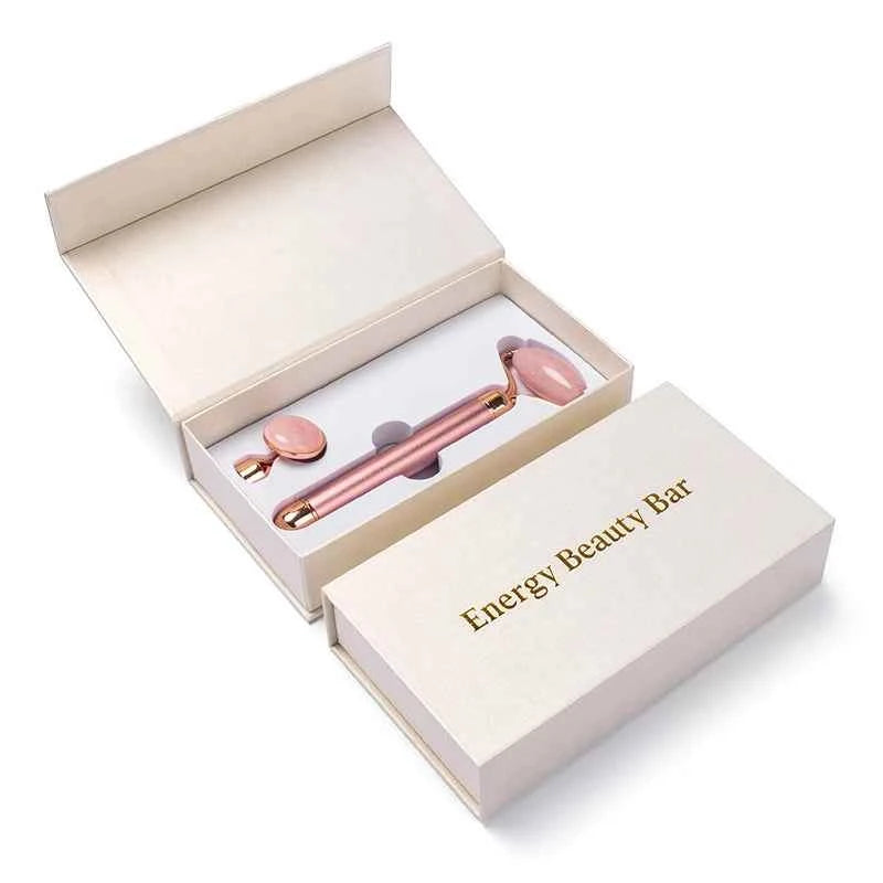 Rouleau de massage en jade vibrant rose dans un emballage élégant pour soins de la peau