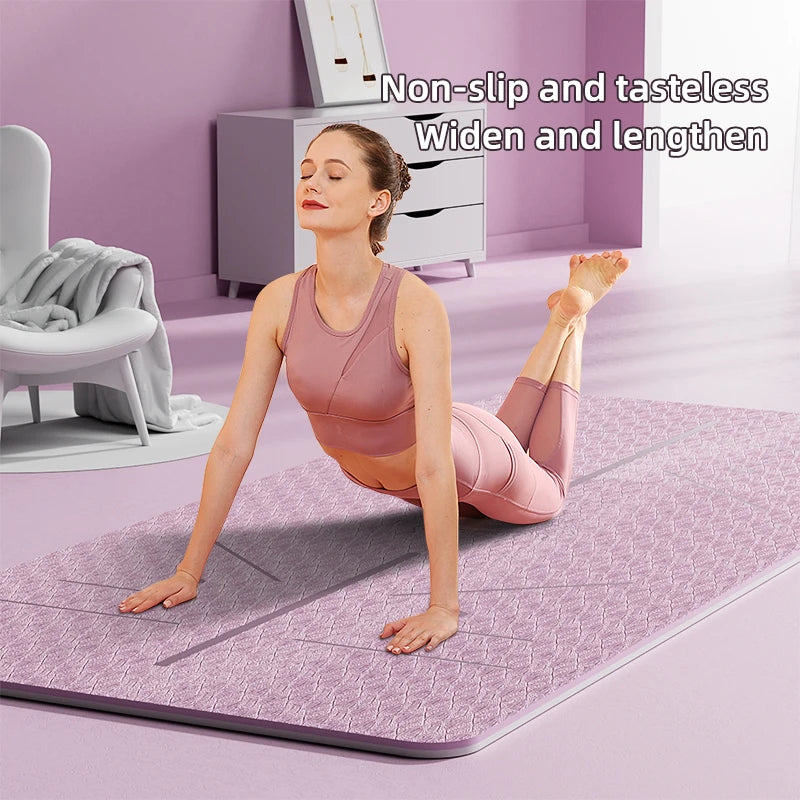 Femme réalisant une posture de yoga sur un tapis de yoga premium antidérapant dans un espace moderne