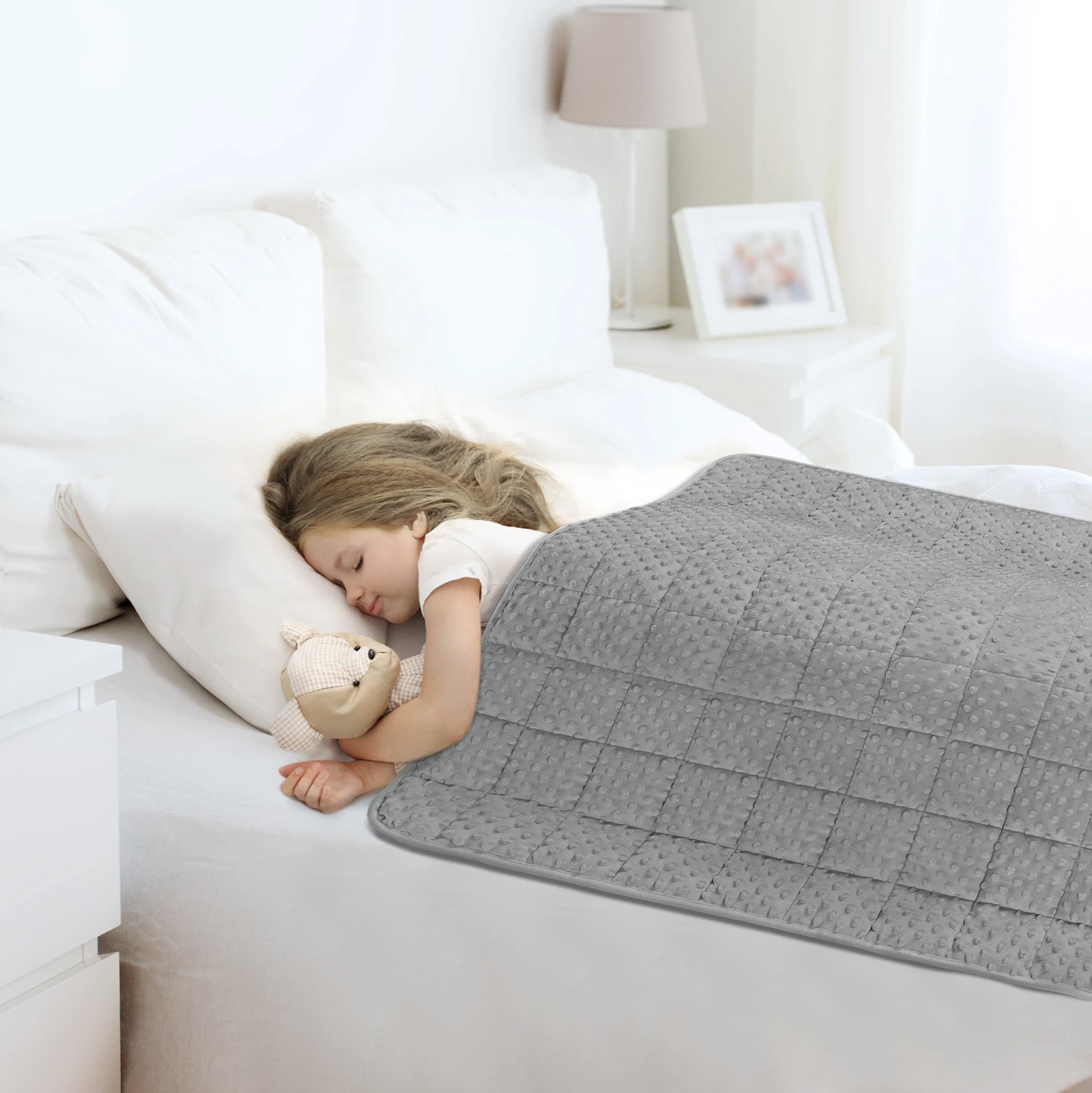 Couverture lestée enfant en gris pour aider à apaiser le sommeil des enfants