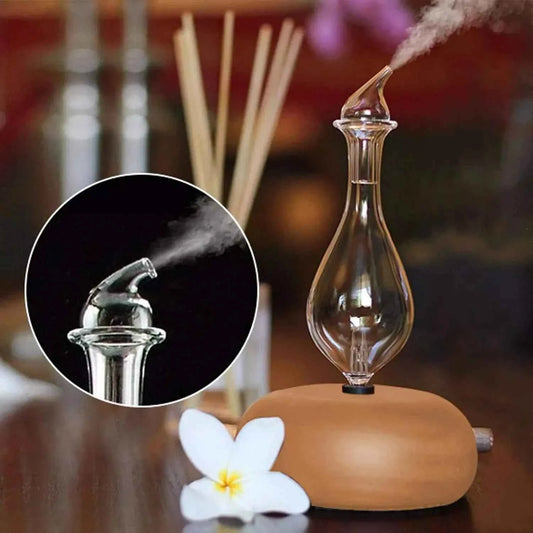 Diffuseur huiles essentielles design en verre transparent avec base en bois et diffusion de vapeur aromatique