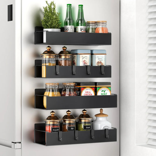 Étagère de cuisine magnétique en métal noir avec bocaux et bouteilles pour un rangement optimal