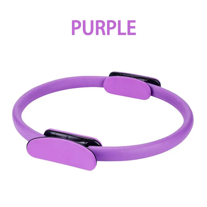 Anneau de pilates violet avec poignées pour un entraînement efficace et confortable