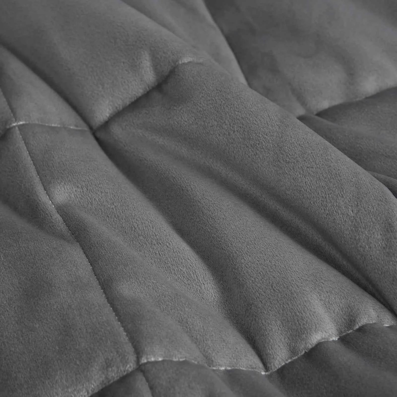 Couverture lestée anti-stress gris doux pour un confort apaisant et relaxant
